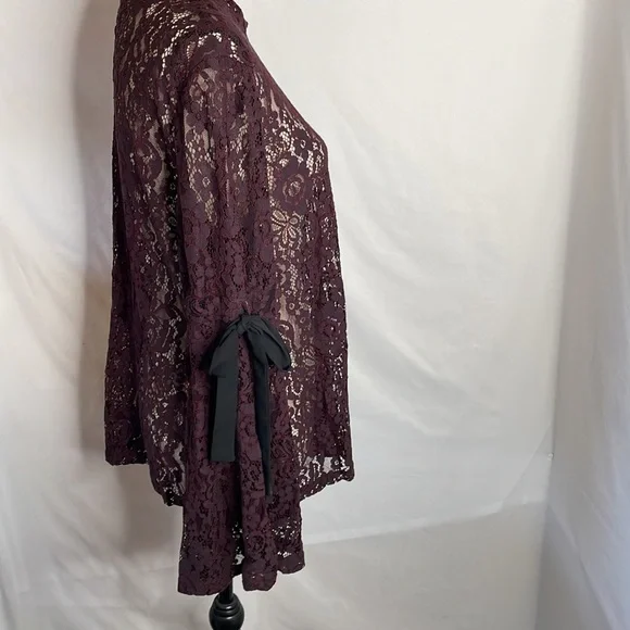 Loft lace blouse bell Sleeves size large tie at sleeves deep burgundy - Picture 3 of 9